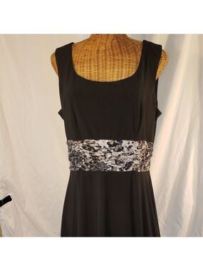 Chelsea & Suite Women's Black Dress Size 14